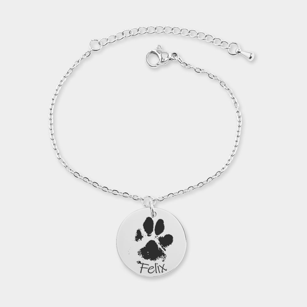 brazalete de plata personalizado grabado con la huella de una mascota