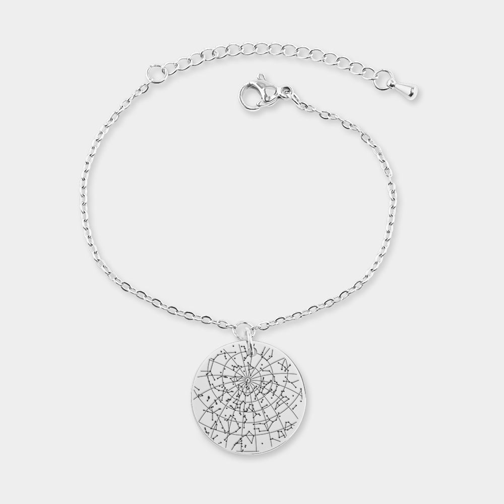 brazalete de plata personalizado grabado con mapa de estrellas